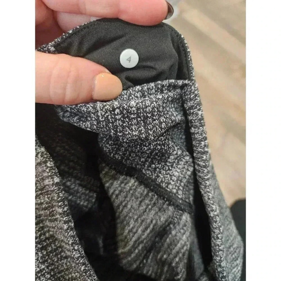 Lululemon Leggings Womens Size 4 Black And White - Picture 2 of 7